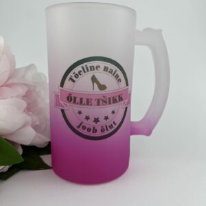 Õllekann - Tõeline naine joob õlut. Õlle tšikk